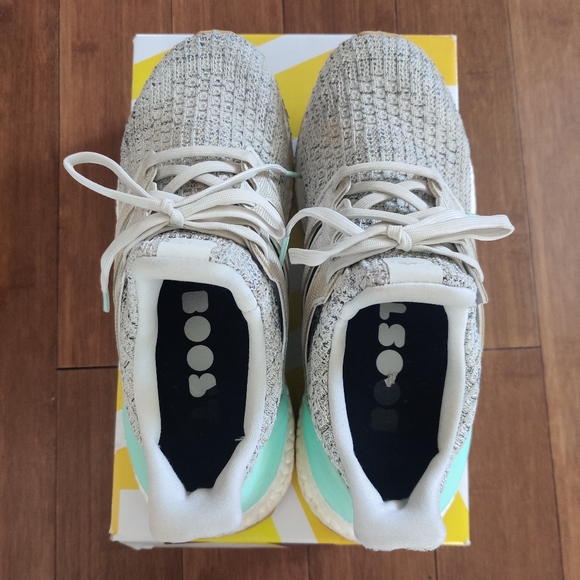 Adidas Ultra Boost US5 - Picture 3 of 6